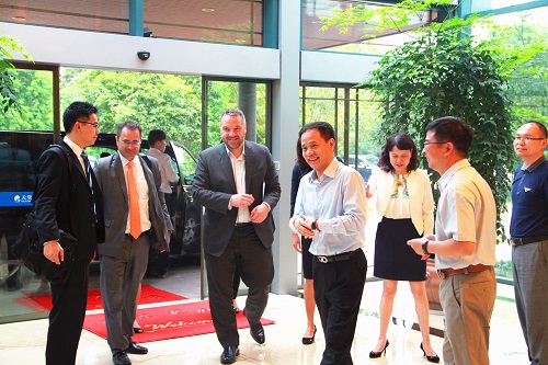 加拿大駐上?？傤I事一行來天堂硅谷參觀訪問