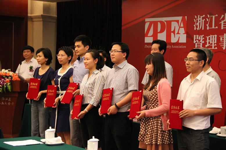 公司在省股權投資行業(yè)協(xié)會年度會議上喜獲三項殊榮